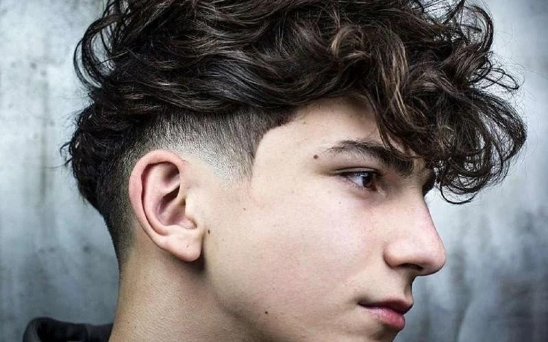 Lông mày mượt có nốt ruồi