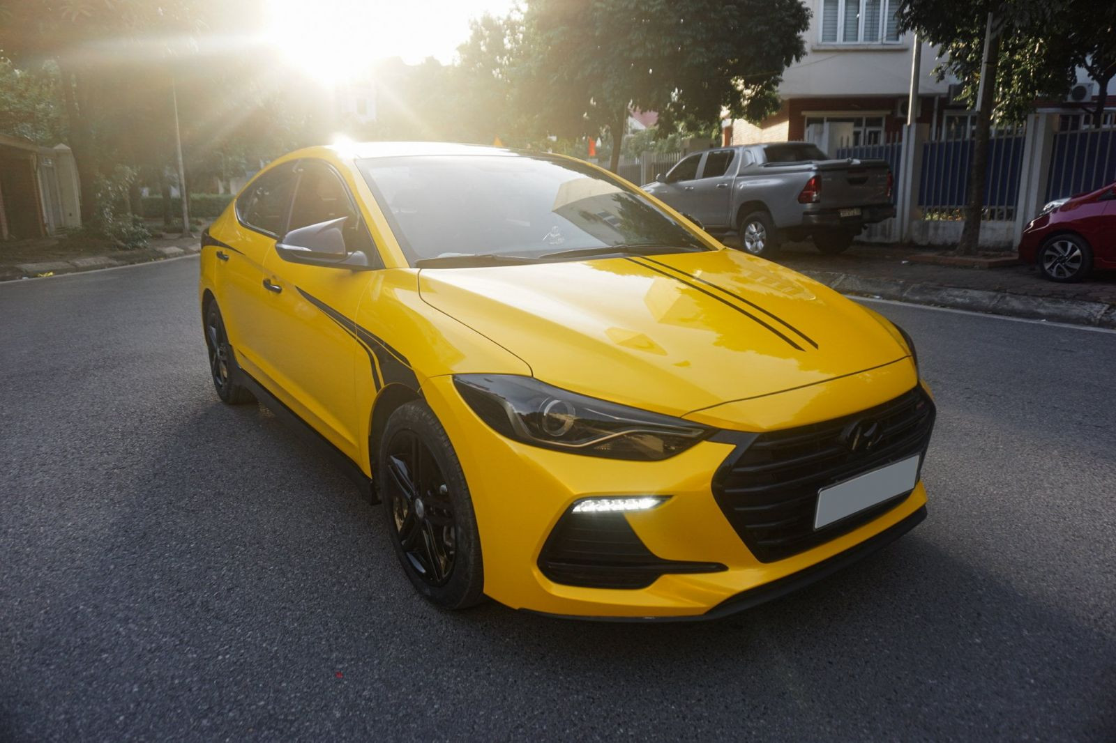 Xe ô tô màu vàng cho người mệnh Thổ