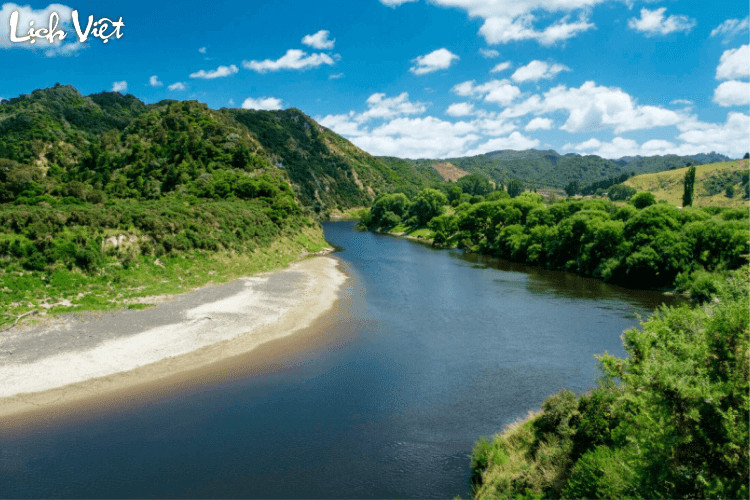 Các mệnh hợp với Trường Lưu Thủy