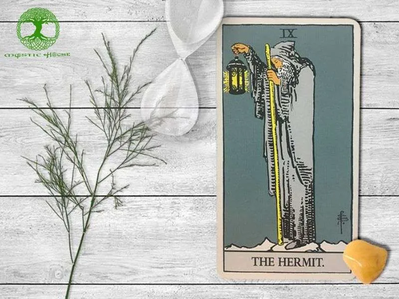 Lá bài The Hermit xuất hiện xuôi