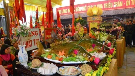 Các lễ hội truyền thống thường gắn liền với nghi thức dâng cúng sản vật địa phương