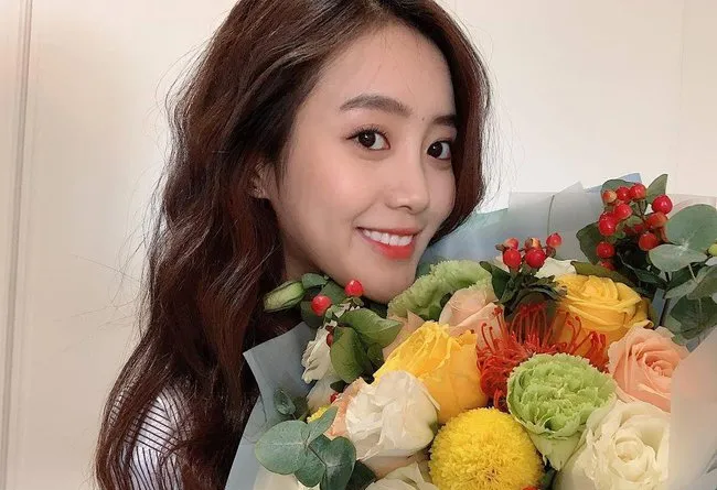 Một góc khác thể hiện nhan sắc rạng rỡ của Vương Tử Vy trong cuộc sống hàng ngày