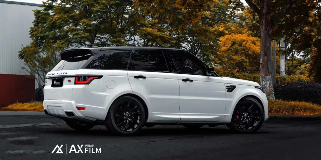 Xe Land Rover được dán Wrap Film cao cấp của AX Film, toát lên vẻ sang trọng và hiện đại