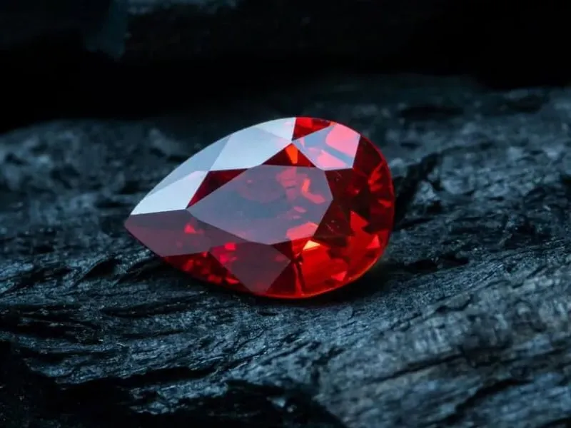 Các loại đá quý phong thủy giúp tăng cường năng lượng và may mắn cho người mệnh Bích Thượng Thổ