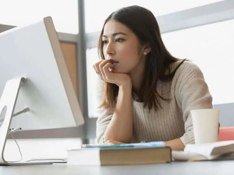 Người mệnh Lư Trung Hỏa có tính cách kiên cường, mạnh mẽ, bền bỉ và luôn cháy hết mình với đam mê