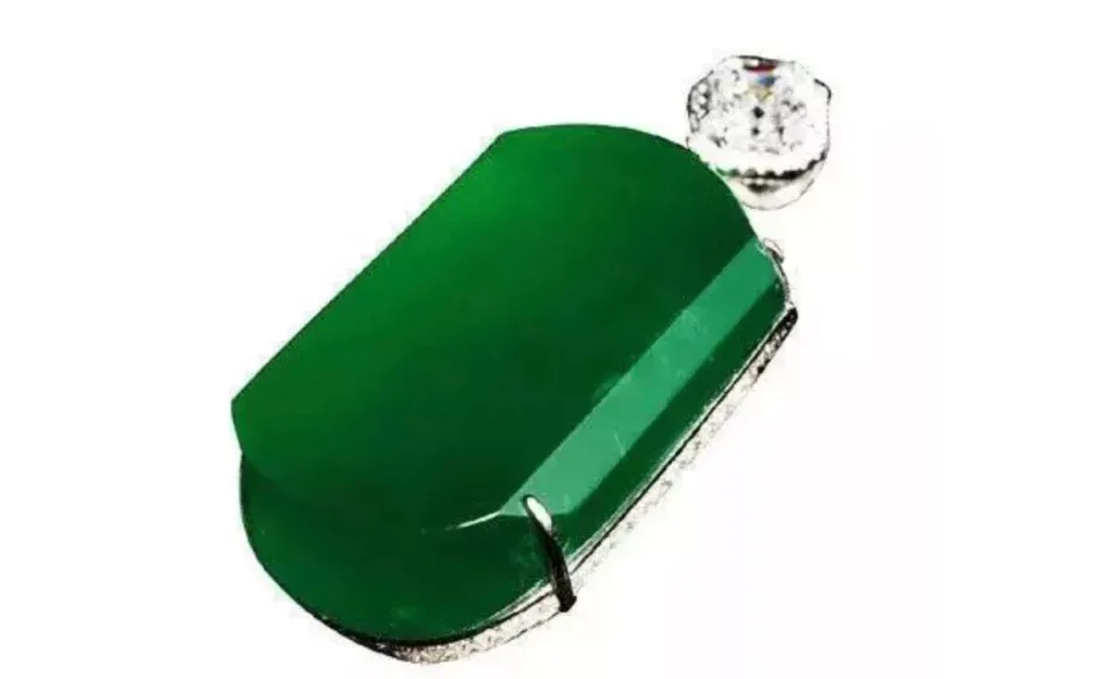 Bảng ngọc phỉ thúy Imperial Green với màu sắc xanh lục đặc trưng