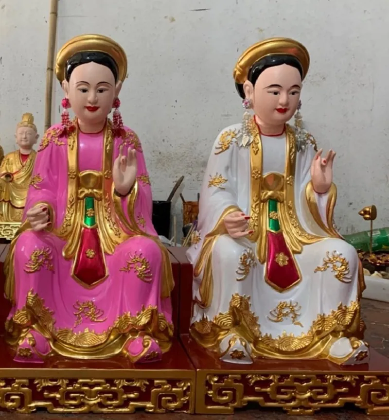 Mâm lễ vật được chuẩn bị chu đáo để dâng lên ban thờ Cô Bơ