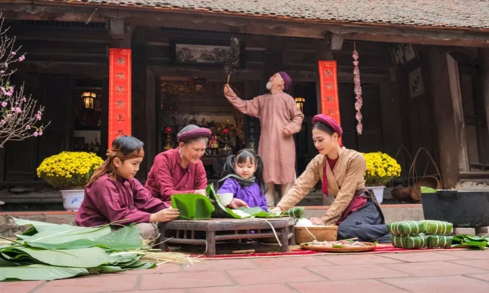 Gói bánh chưng bánh tét là nét đẹp truyền thống trong ngày Tết của người Việt