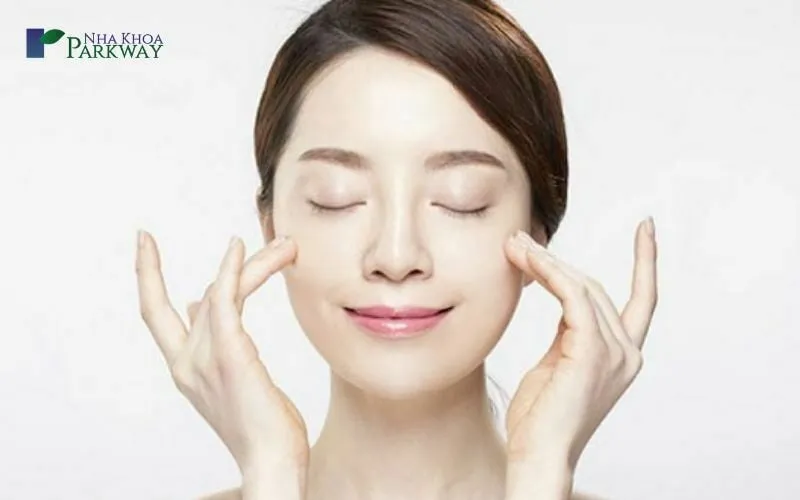 Massage mặt đúng cách để giảm mỡ và thư giãn